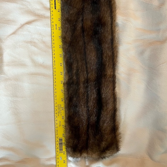 Fur Faux Scarf Elegant in Brown - Picture 9 of 10